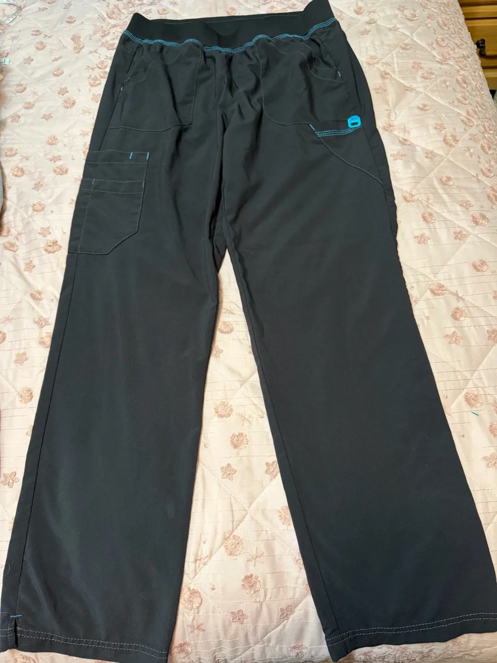 Carhartt cross flex women’s knit waist cargo scrub pants